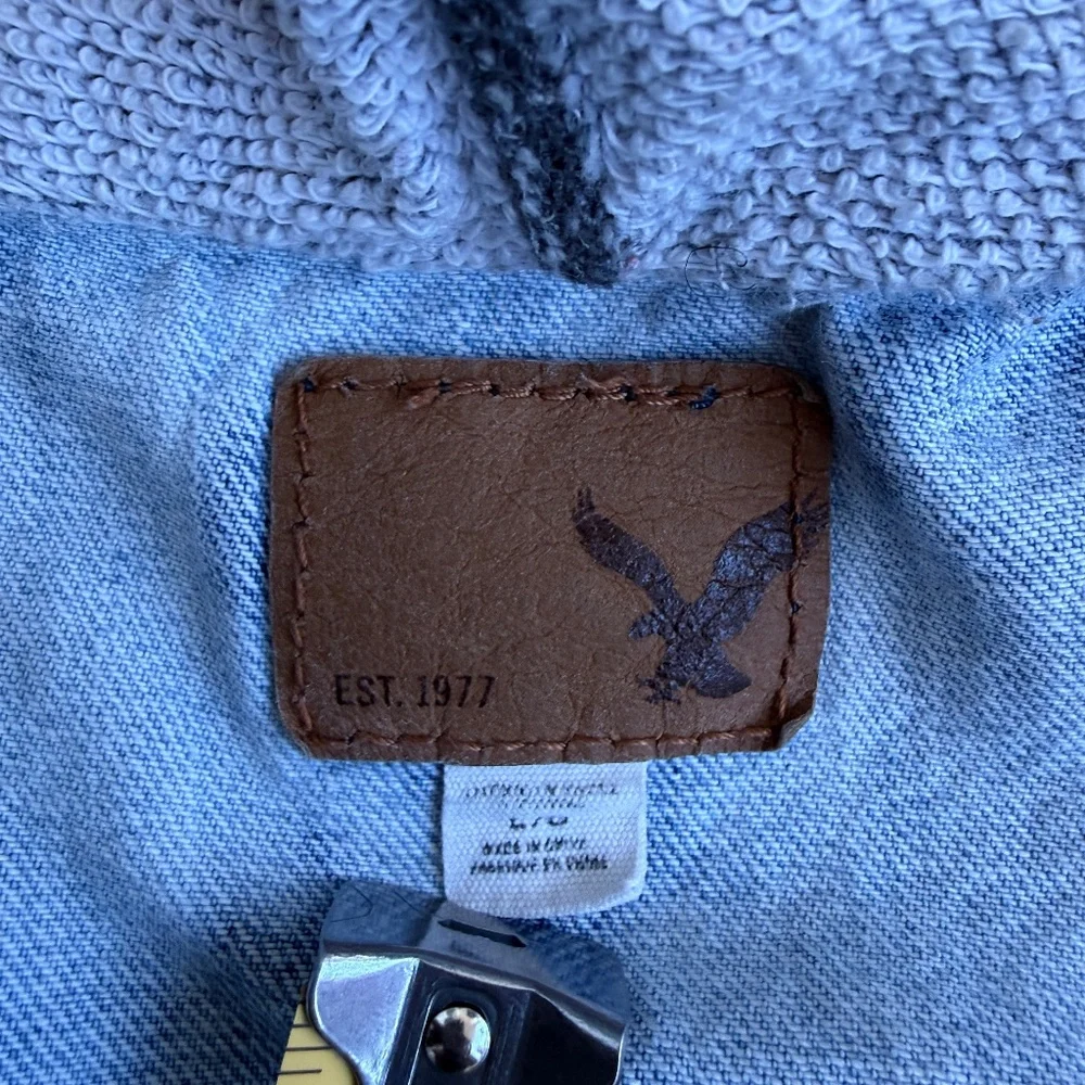 American Eagle Distressed Denim Jacket | Size Large Youth‎ | Blue Jean Jacket